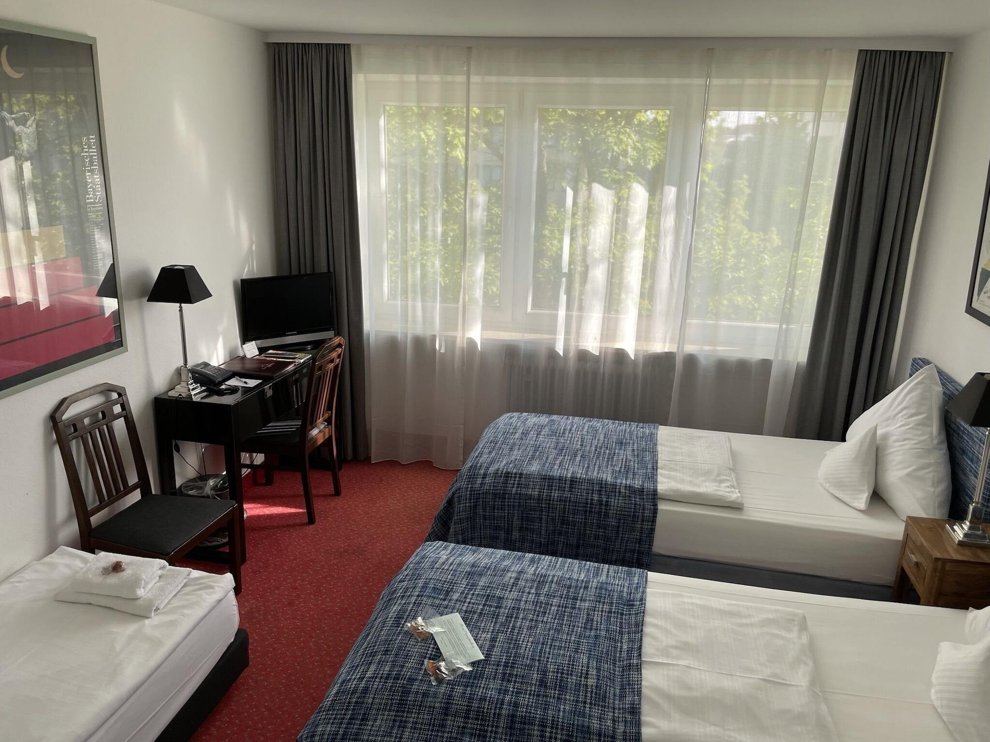 Nymphenburg - 3* Munich
