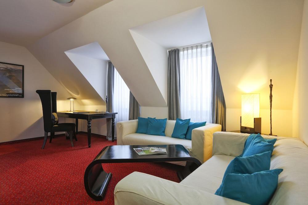 Nymphenburg - 3* Munich